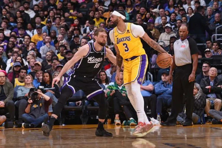 Anthony Davis of the Los Angeles Lakers against the Sacramento Kings